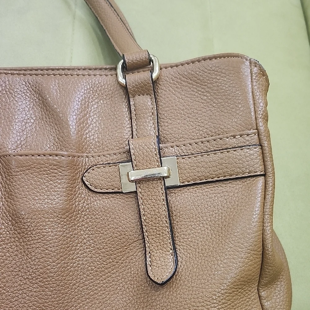 Gianibernini Sophisticated Brown Shoulder Bag with Structured Design